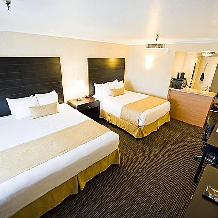 Hotel d'Lins Ontario Airport Esterno foto