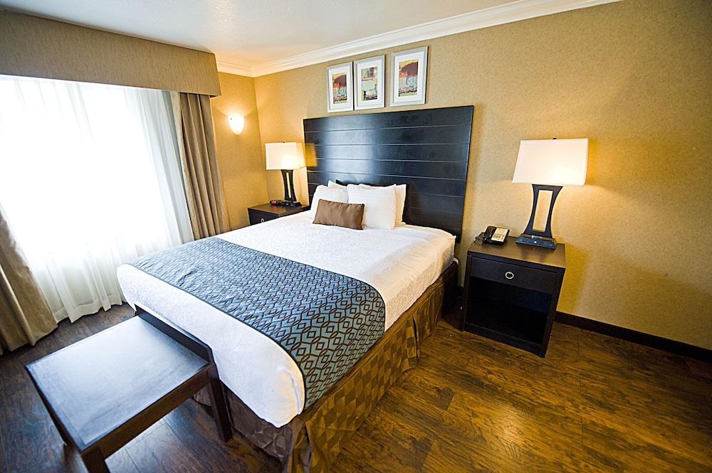 Hotel d'Lins Ontario Airport Esterno foto