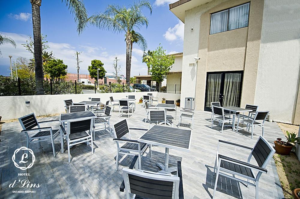 Hotel d'Lins Ontario Airport Esterno foto