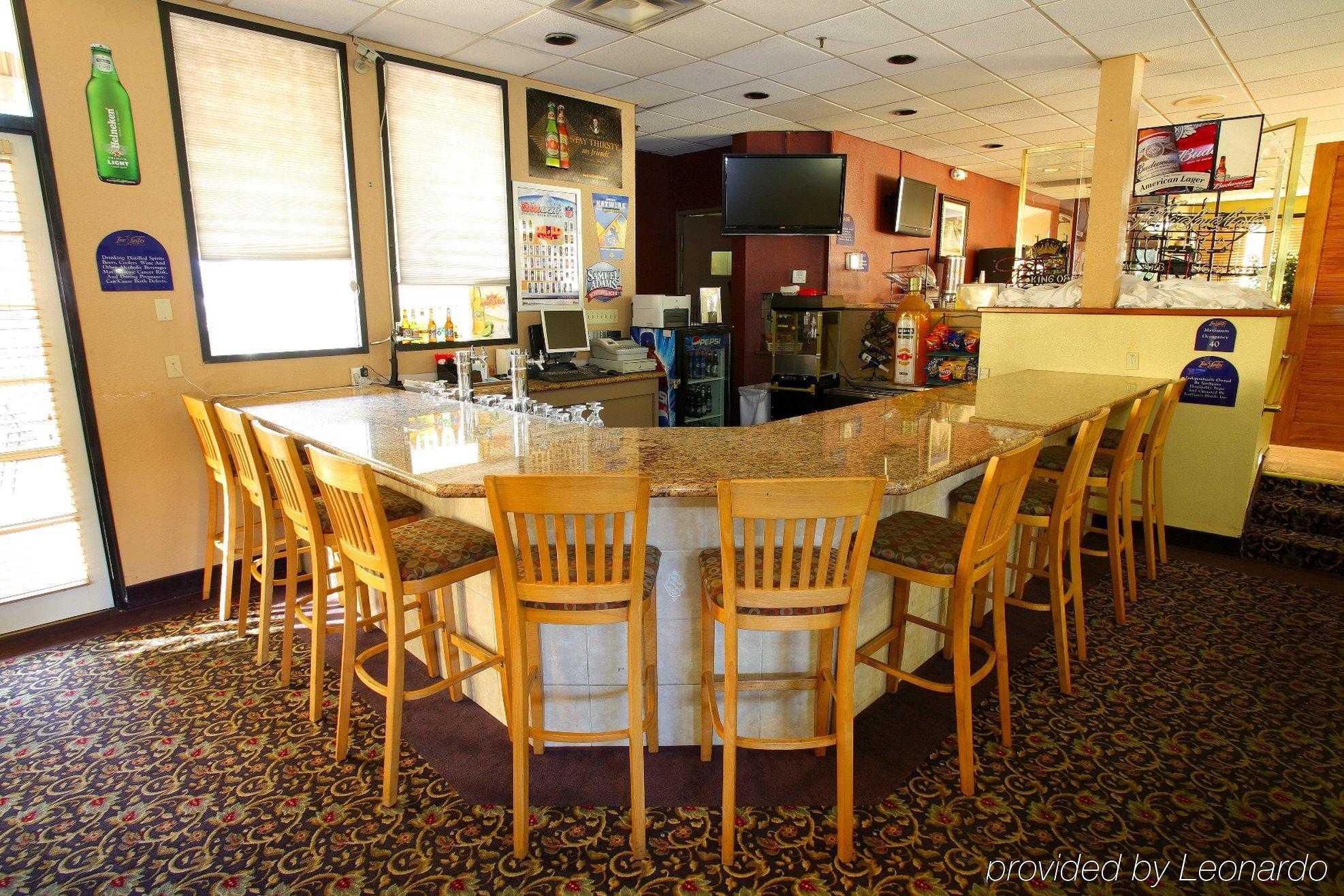 Hotel d'Lins Ontario Airport Ristorante foto