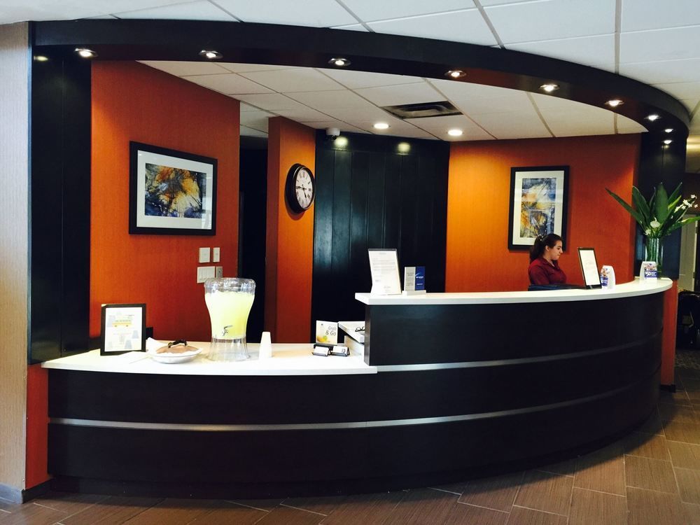 Hotel d'Lins Ontario Airport Esterno foto