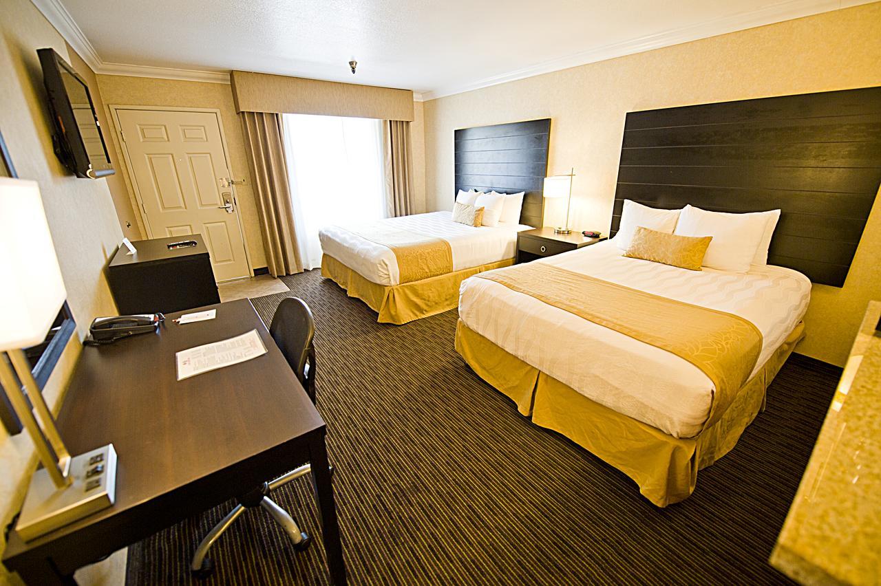 Hotel d'Lins Ontario Airport Esterno foto
