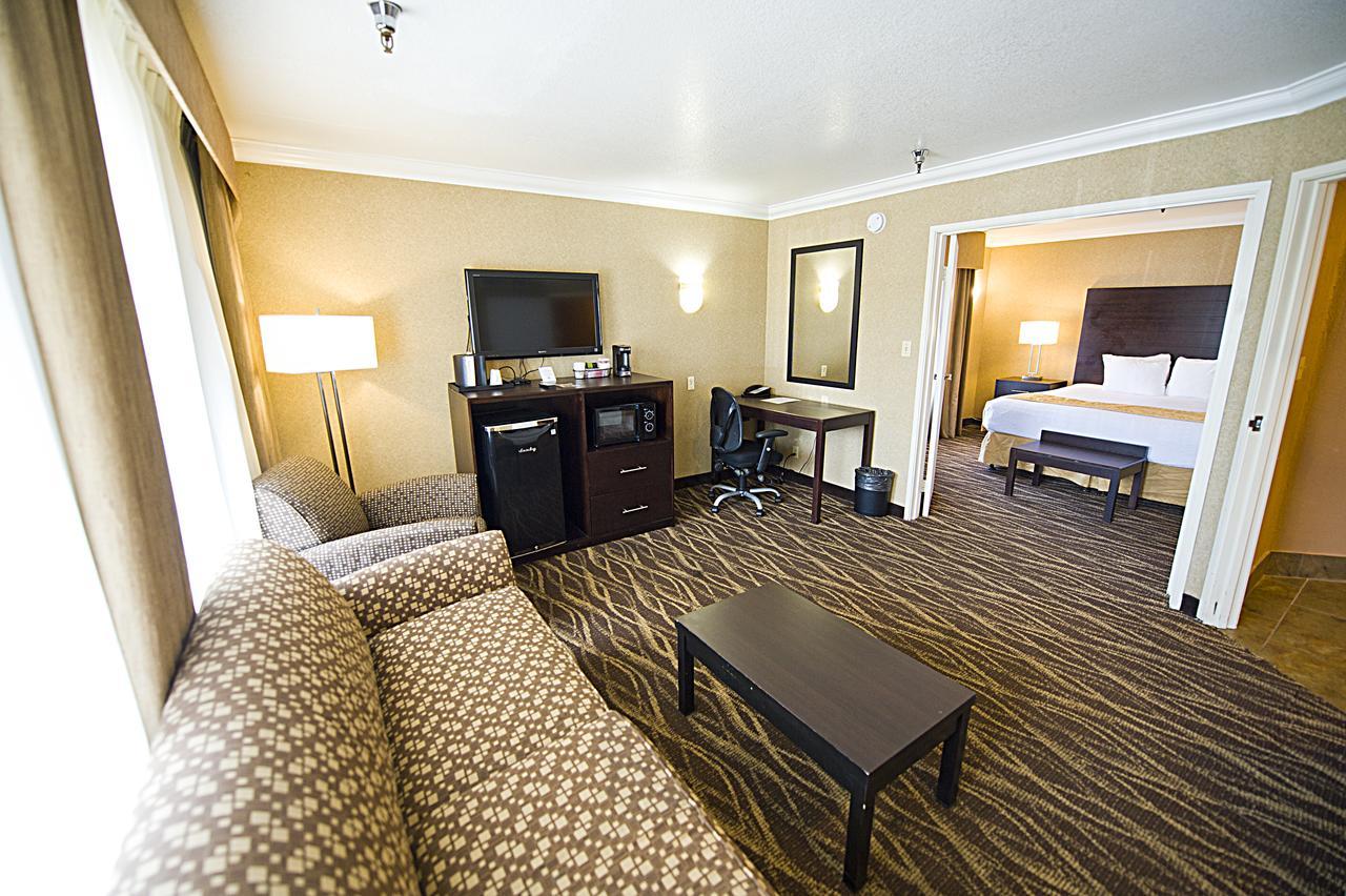 Hotel d'Lins Ontario Airport Esterno foto