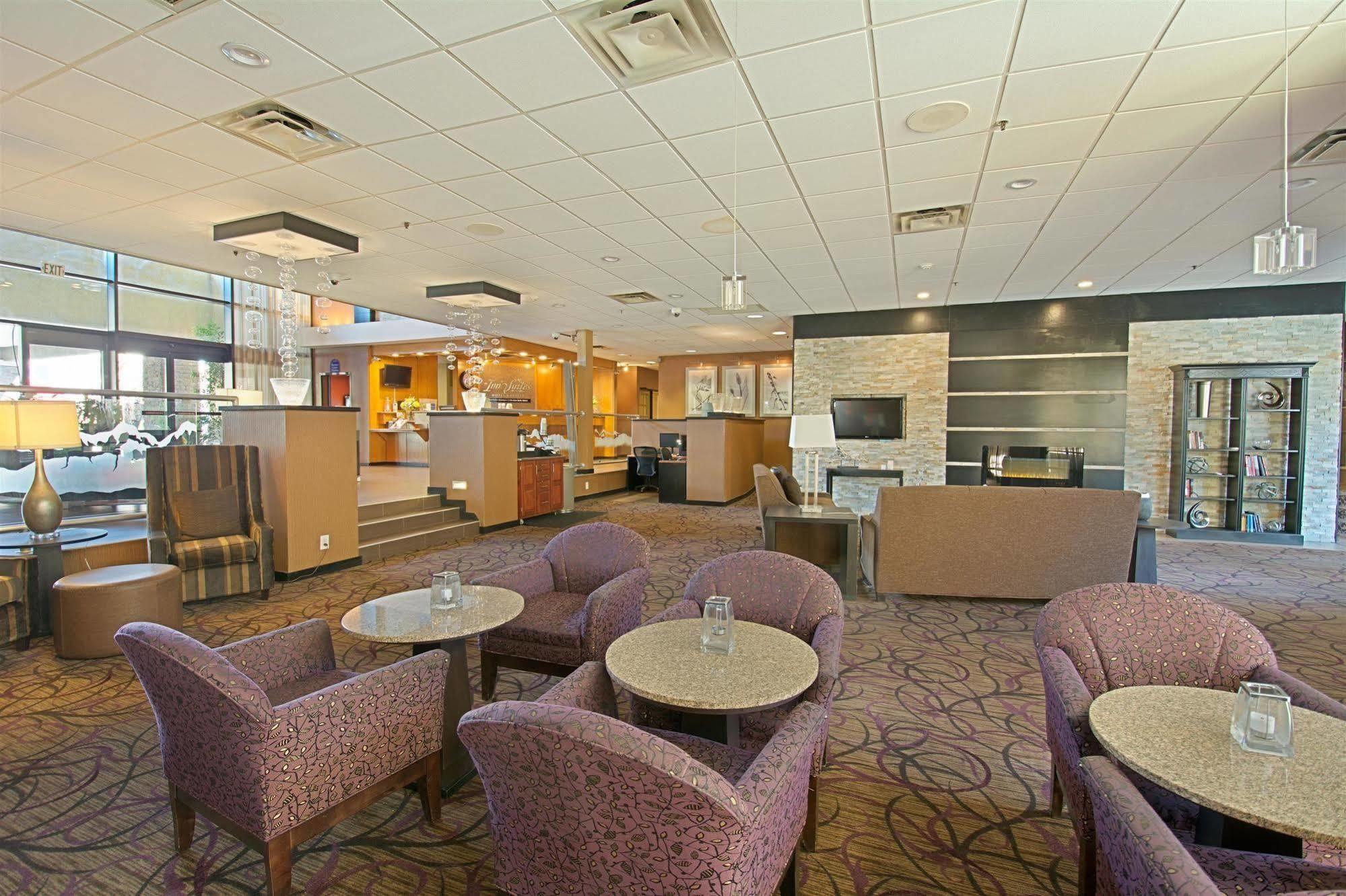 Hotel d'Lins Ontario Airport Esterno foto