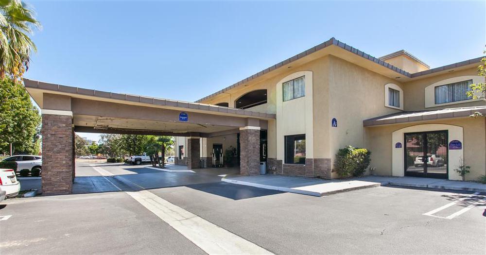 Hotel d'Lins Ontario Airport Esterno foto