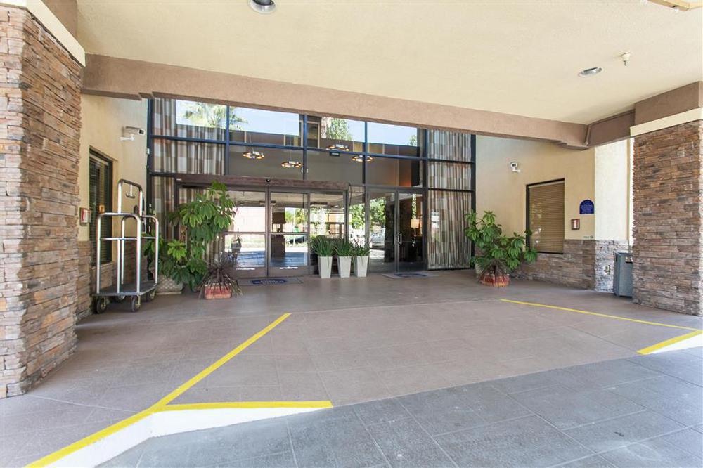Hotel d'Lins Ontario Airport Esterno foto